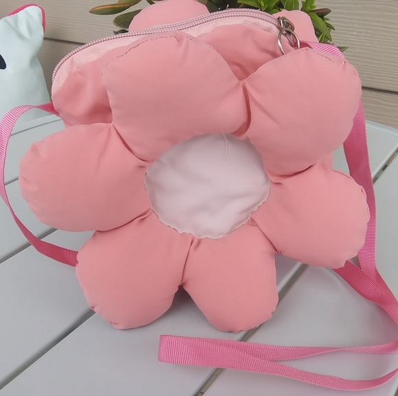 🌸Flower Power Crossbody🌸 - Picture 1 of 3